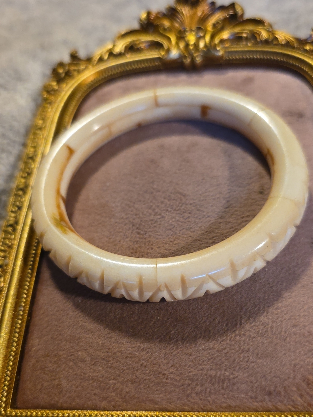 Vintage Hand-Carved Bone Bangle Bracelet Cream Boho-Style Size 7.5 - 8